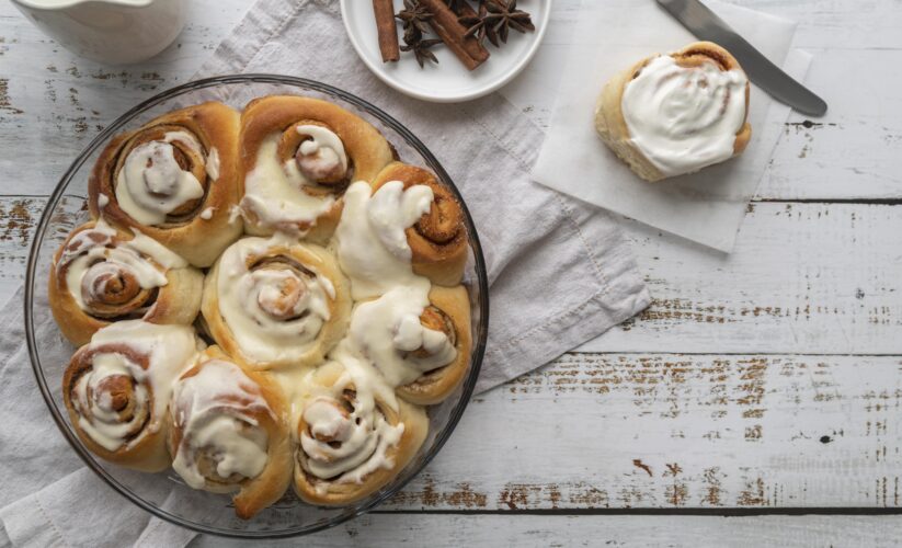 GIANT CINNAMON ROLLS RECIPE | SOFT, SWEET AND IRRESISTIBLE!